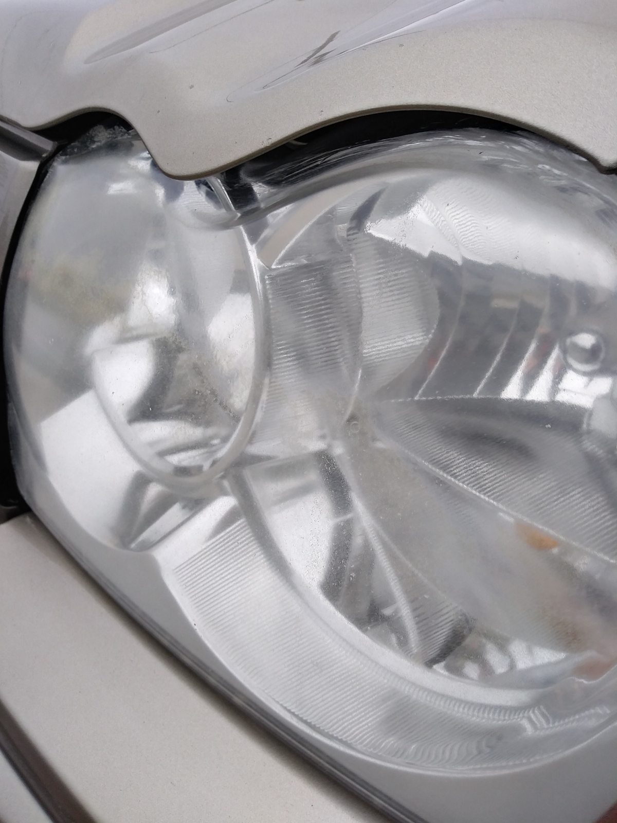 HEADLIGHT LENS CLEANER and RESTORATION PAD Wipe Away Haze in 2 Minutes