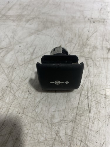 BMW X5 E70 CHARNING LIGHTER POWER OUTLET SOCKET 6904008 04-08