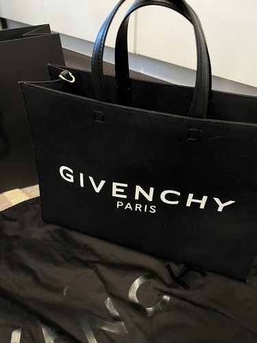 givenchy G-Tote Medium Tote Bag Only Used Once. Perfect