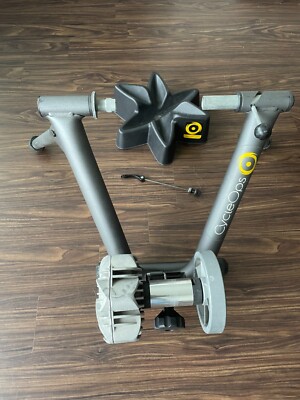 CycleOps Fluid2 Stationary Indoor Resistance Cycling Bike Bicycle Trainer Saris
