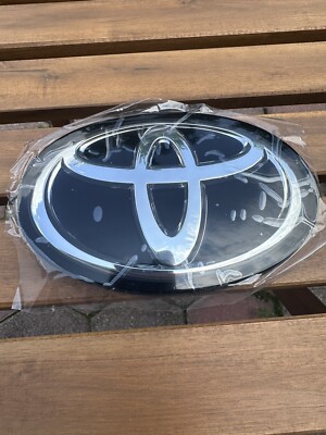 Toyota C-HR 2020,2021,2022 90975-C2023 Front Grille Logo Emblem Radar
