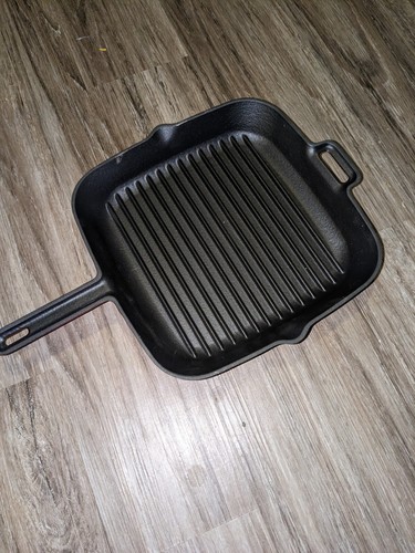 MegaChef 11 Inch Square Enamel Cast Iron Grill Pan w/ Matching Grill Press Red