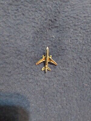 Boeing 767( ?) Tie Tack Airplane Lapel Hat Pin Gold Tone, 1 inch in diameter