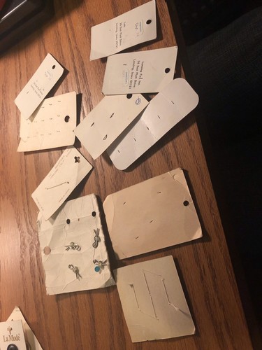 Lot of Vintage Buttons on Cards; Le Chic Le Bettie Washington Pearl Nu Glo (01