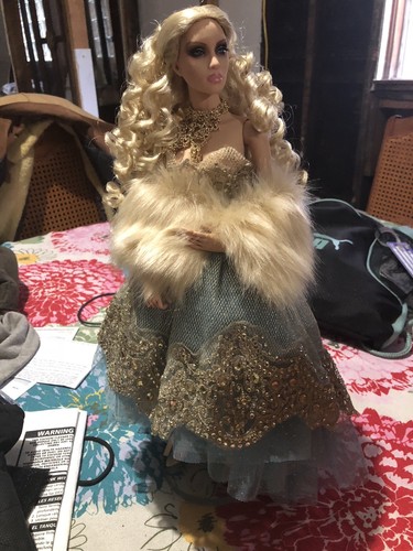 Sybarite Superdoll Superfrock Vuschka