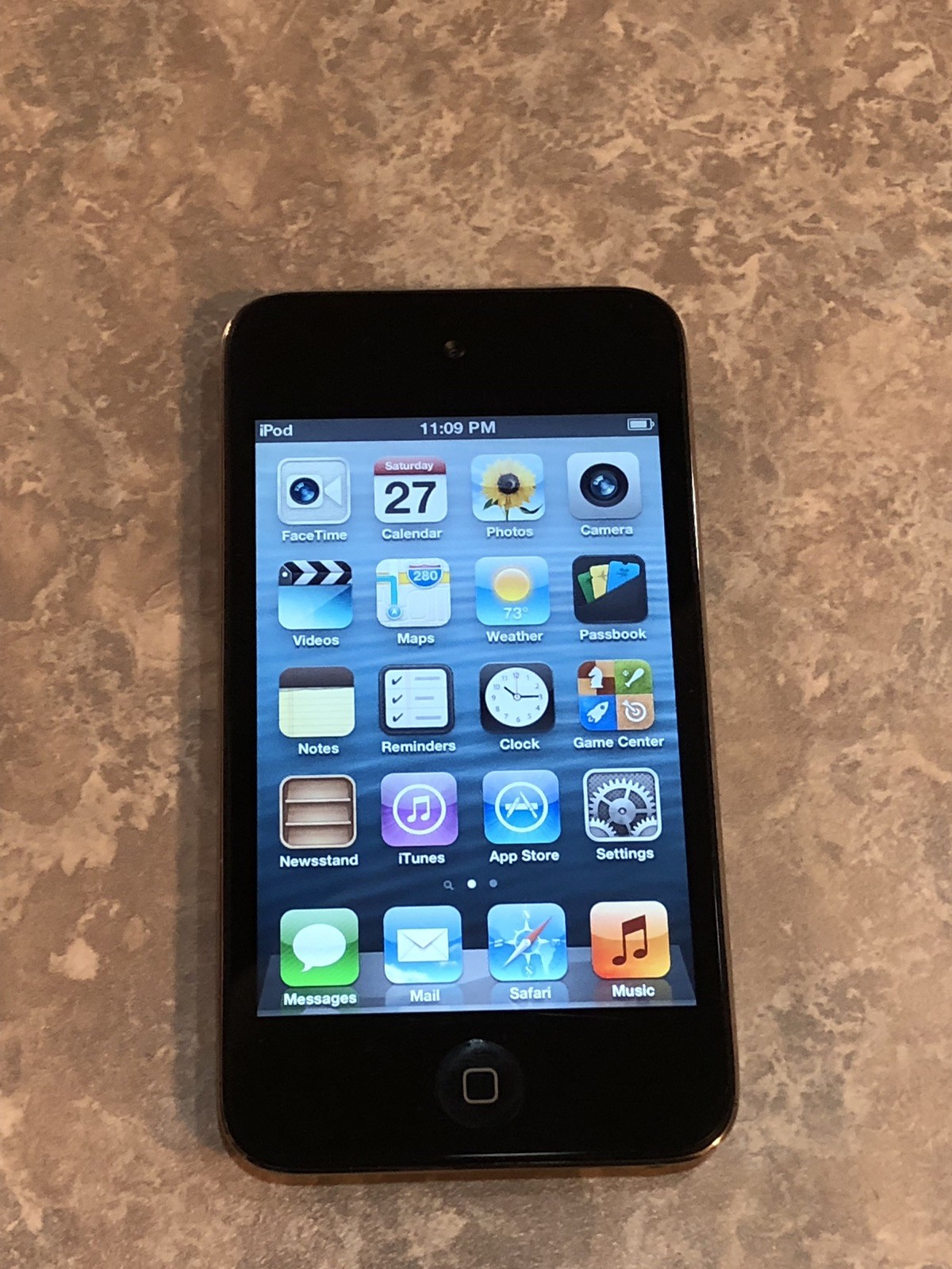 Apple iPod touch 4th Generation 16GB Black - Works Excellent 3,500 Songs