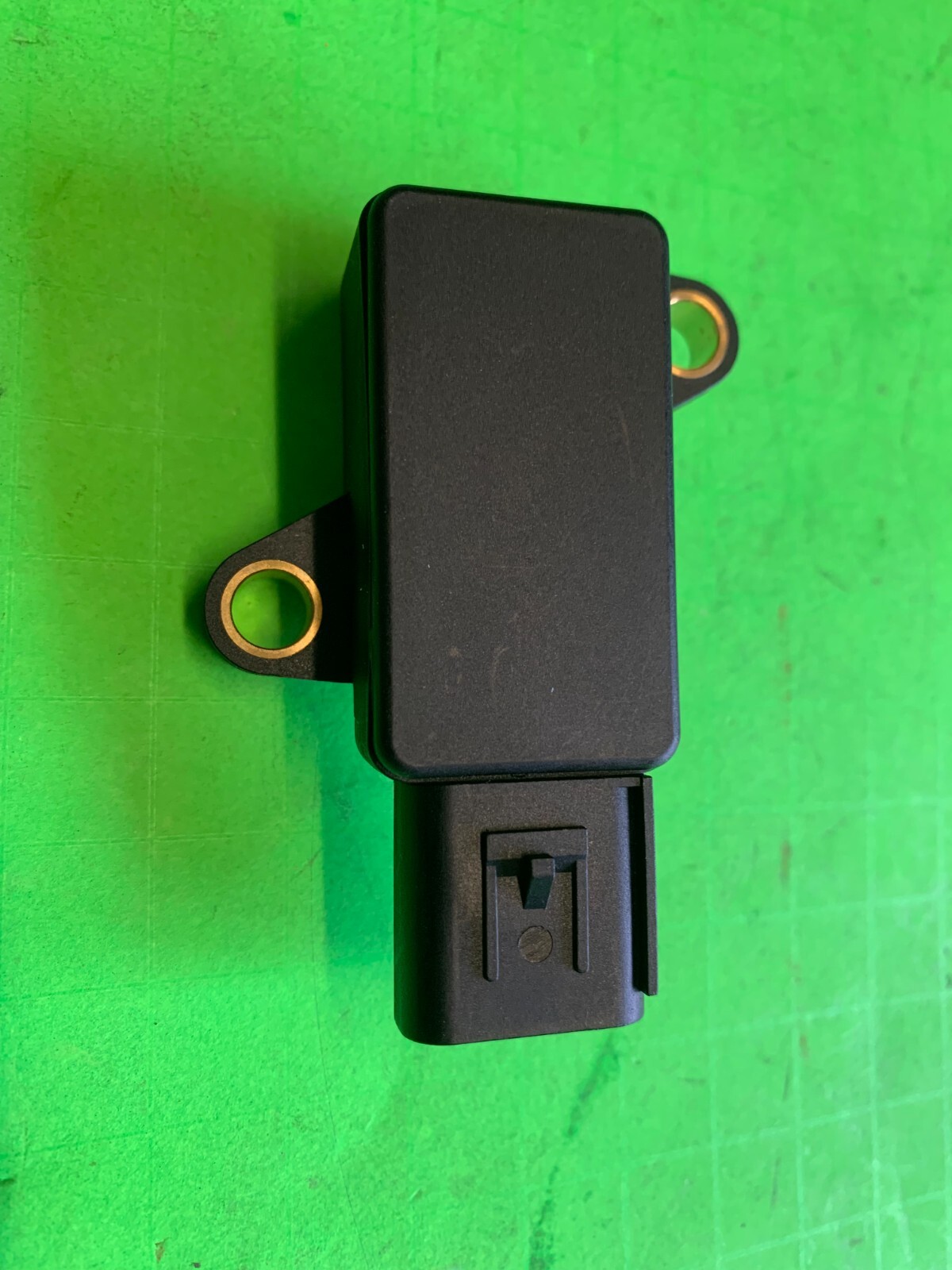 myu③ John Deere MIU803774 Cylinder Head Valve Cover Pressure