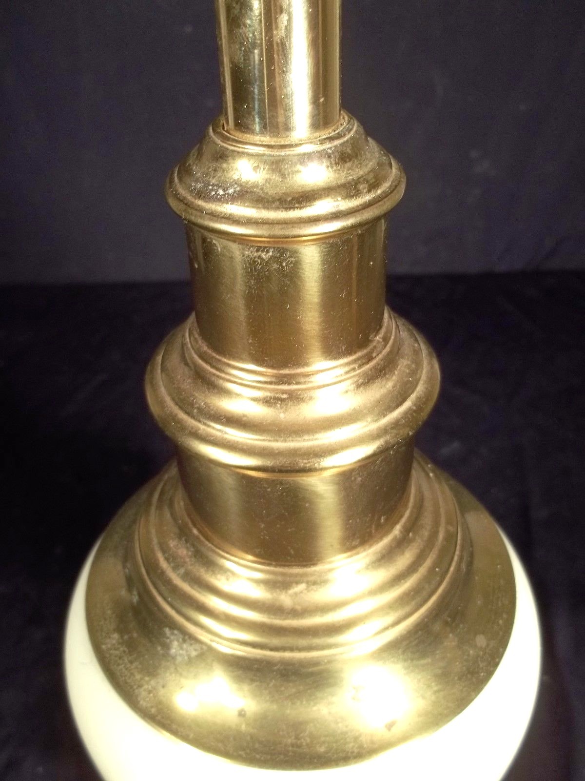MID CENTURY ART MODERN BULBOUS TURNED BRASS LAMP ON FOOTED BASE