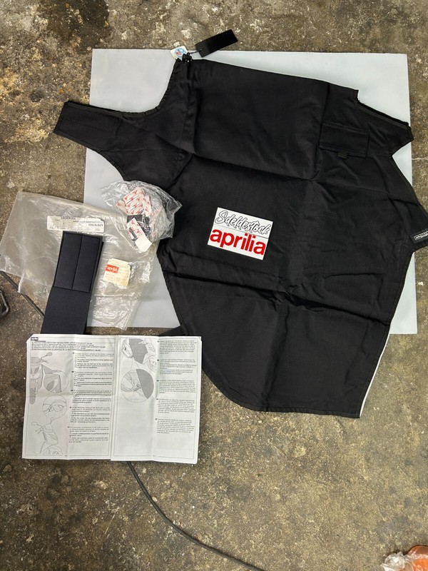 Tablier Couvre Jambe Ap8797003 Aprilia Sportcity 125 200 250 2004 2008
