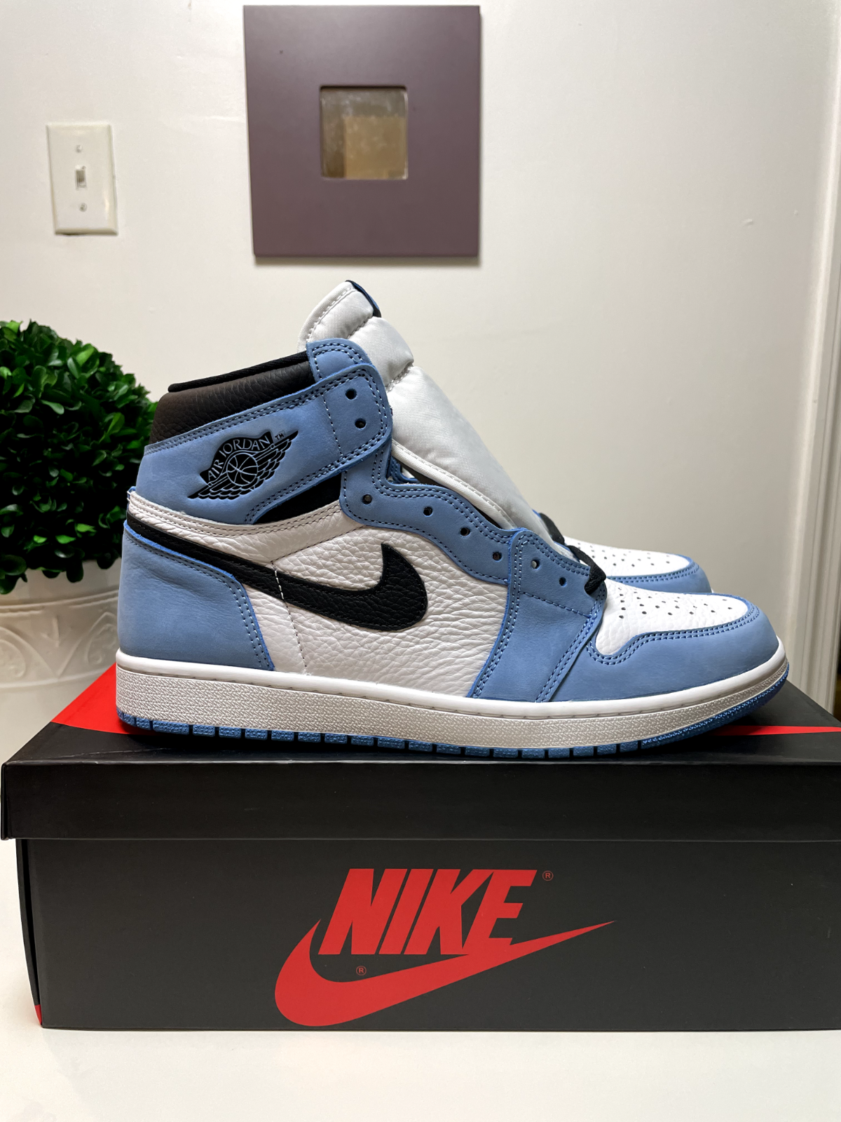 置物 Air Jordan1 High OG \"University Blue\" Jordan 1 Retro High OG 'University Blue' - Air Jordan - 555088 134