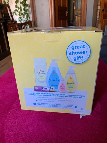 Johnson's Bath Discovery Baby Gift Set for Parents-to-Be, Caddy with Essentials
