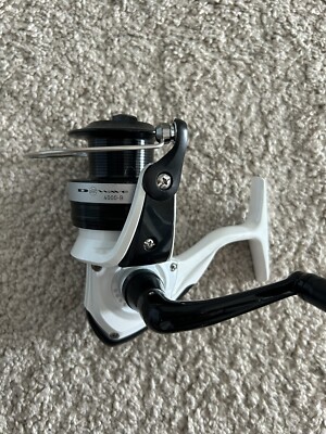  DAIWA D-WAVE 4000-B SPINNING REEL NEW OFF COMBO.