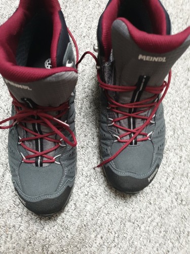 walking boots goretex