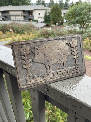 Vintage Cast Iron Rectangular Bacon Press Pig &Flowers 7 1/8 x 4 1/4 Wood Handle
