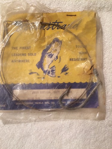 VINTAGE LOT OF 17 METAL BIG FISH LEADER LINES & HOOKS, LEADER BOX