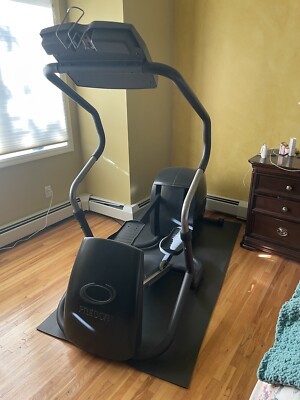 Elliptical Precor EFX 5.21 Si. Excellent condition cosmetically 