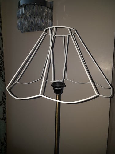 Standard lamp shade fitting outlet