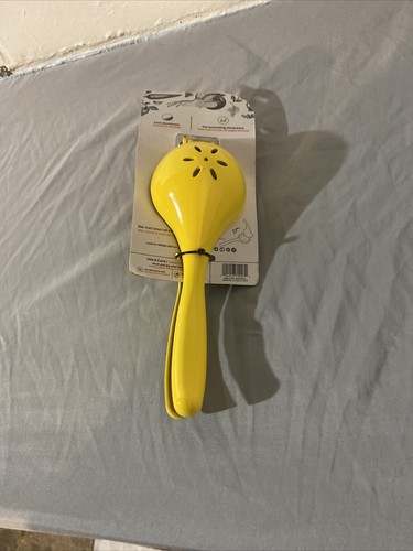Imusa 70007 Yellow Lemon Squeezer, Cast Aluminum, New in Package,