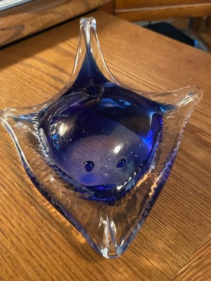 Glass Paperweight Deep Blue Manta Ray W/ Clear Edging & Blue Eyes 8'' by 6.5''