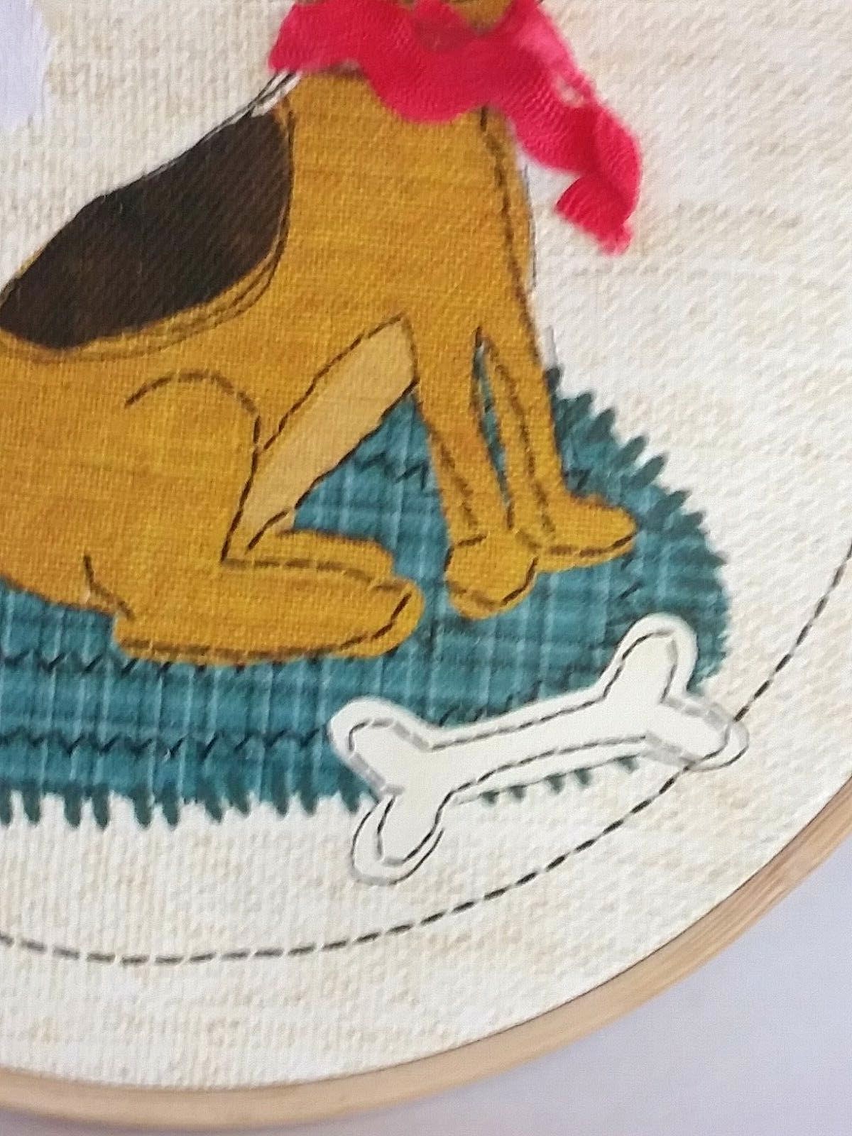 Dog BEST FRIEND Sign w/ Embroidery Hoop Puppy w/ Bone Wall Decor 6 3/4