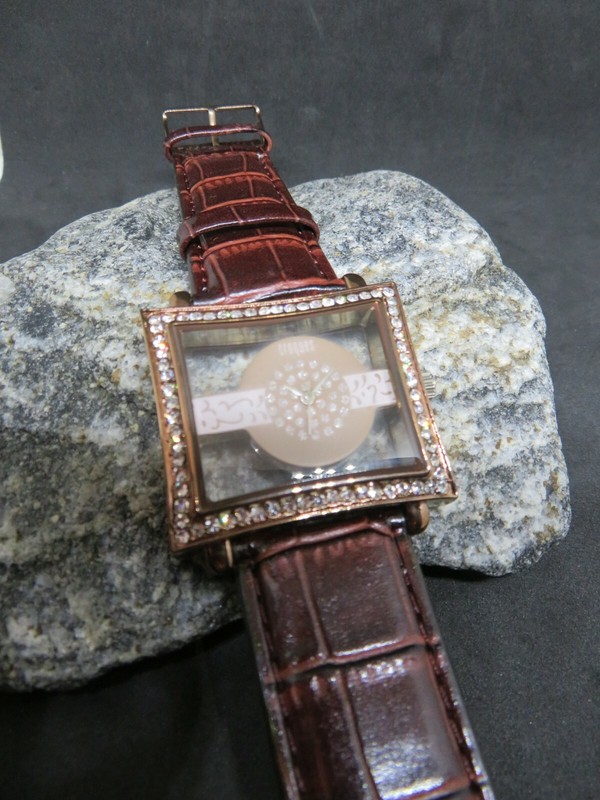 Montre Femme Croques Fortaleza Cadran DorÃ© Rose Avec Strass Et Transparent. Neuf