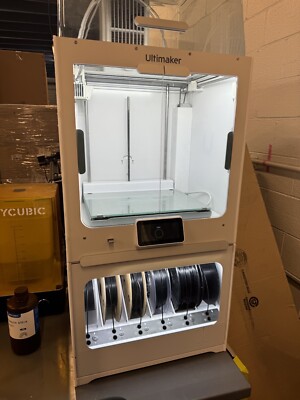 Ultimaker S5 Pro Bundle including Air Manager and Material Station (Used)