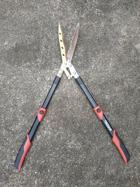 trojan hedge shears