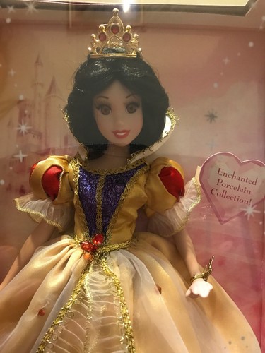 Disney Princess Enchanted Tale Snow White 2007 Brass Key Porcelain Doll