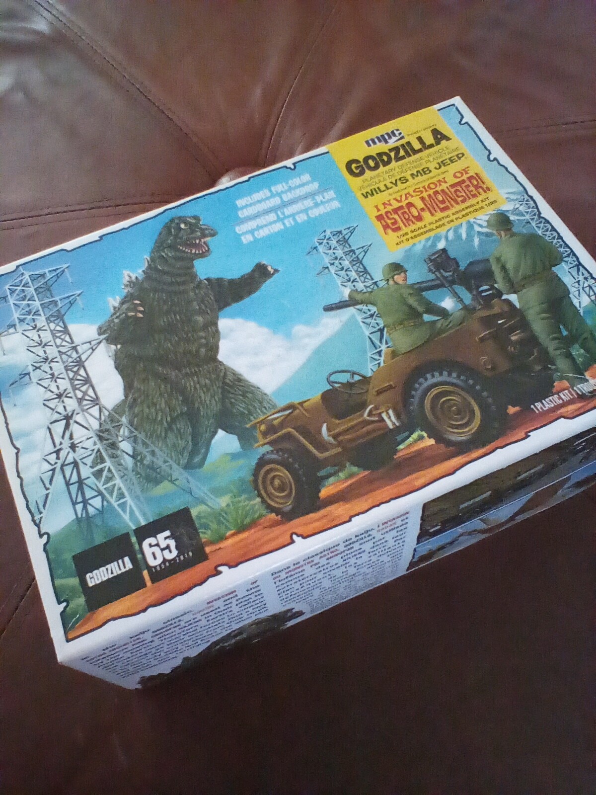 ゴジラ ウィリス MB ジープ 1/25 mpc Amazon.com: MPC Godzilla Army Jeep 1:25 Scale Model Kit