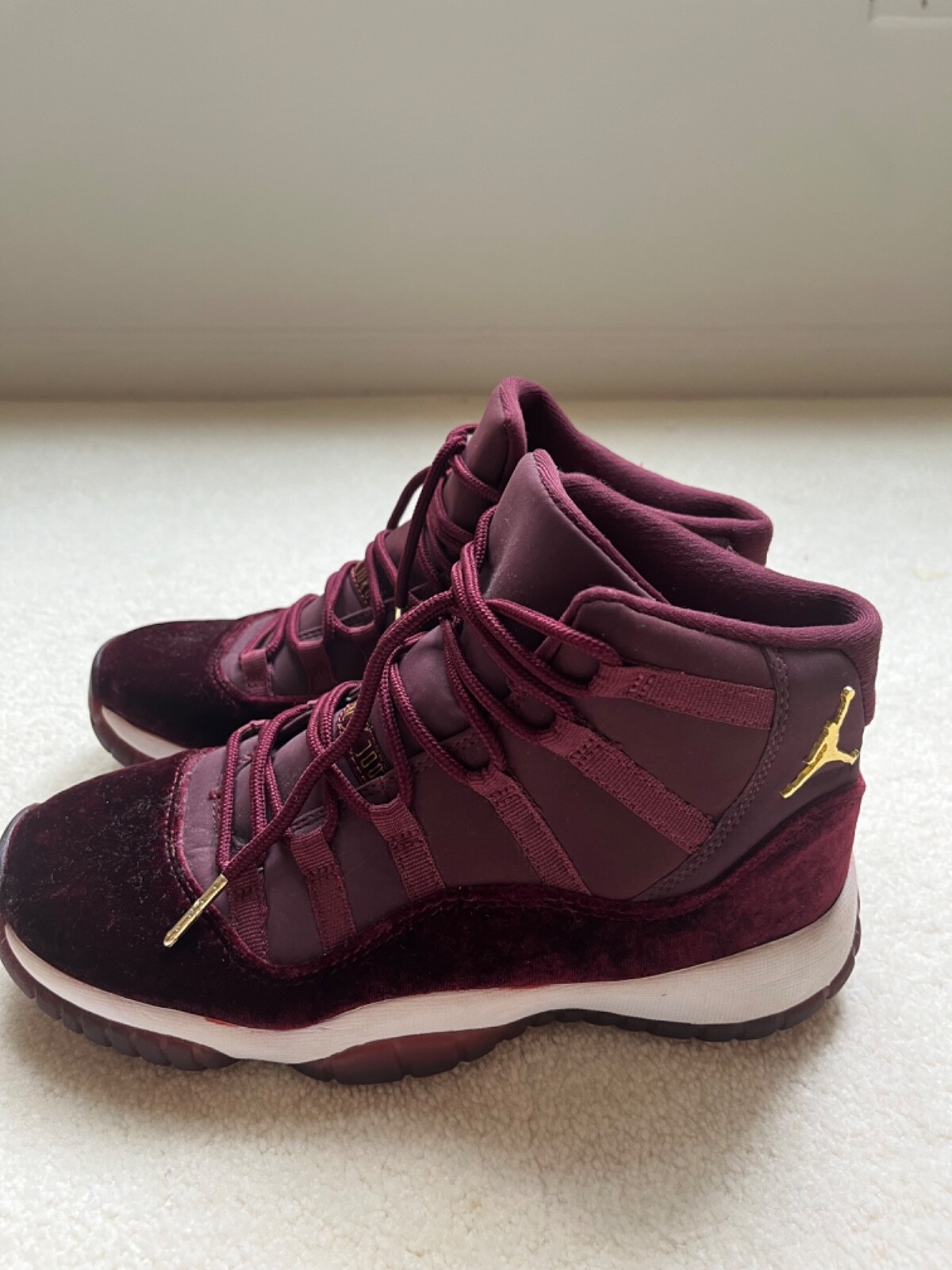 kyrie irving eye symbol on shoes