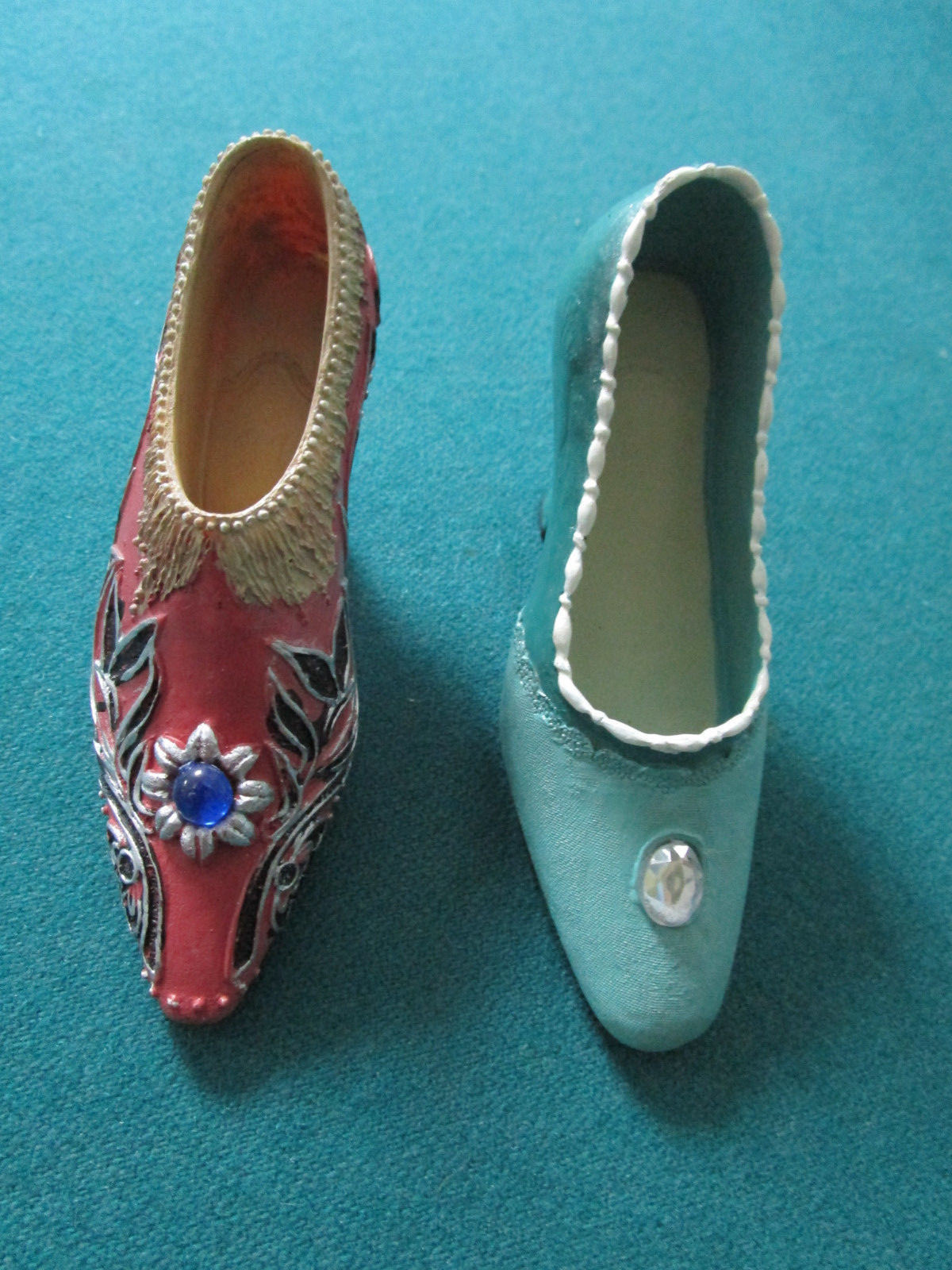 MINIATURE 8 CERAMIC COLLECTIBLE FASHION SHOES AROUND 34