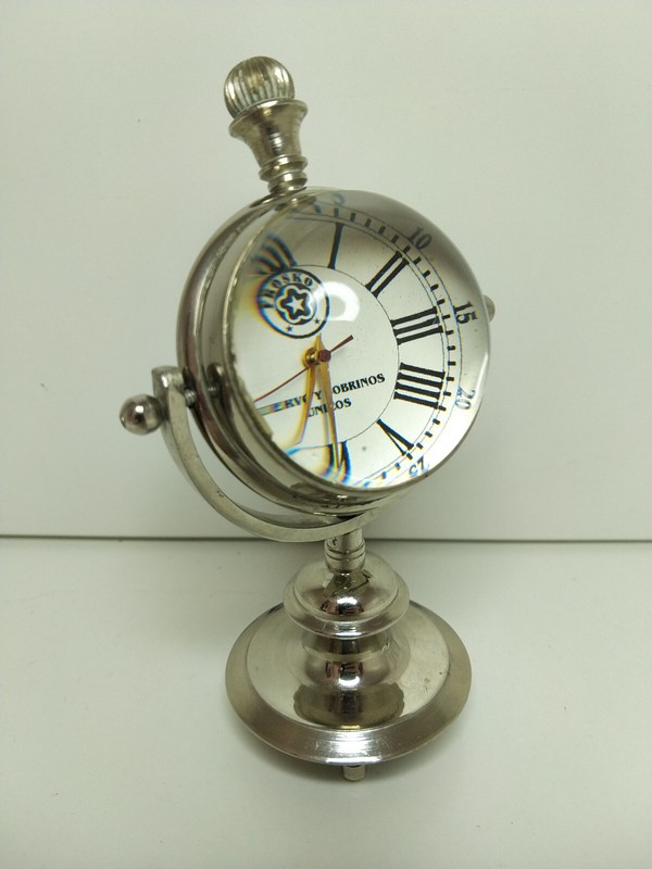 Montre Boule Sur Pied En Laiton ArgentÃ©