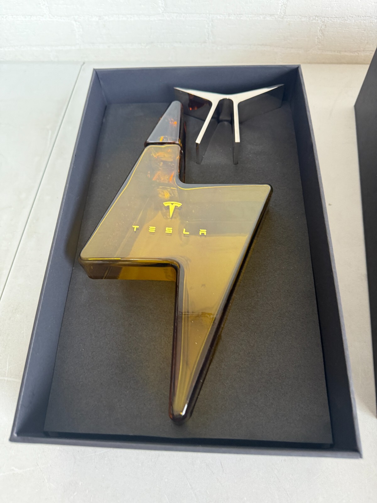 Tesla(テスラ)　デキャンタ Amazon.com | Tesla Tequila Decanter Bottle & Stand - Limited