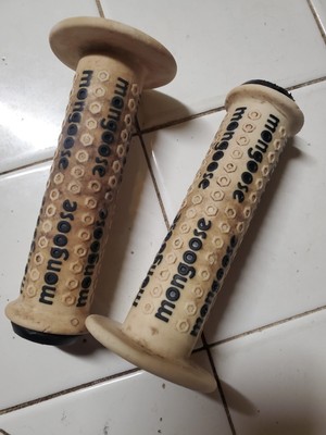 Old School MONGOOSE grips BMX MX BX Original 70s Vgc Wht. Blue W/ End Caps 