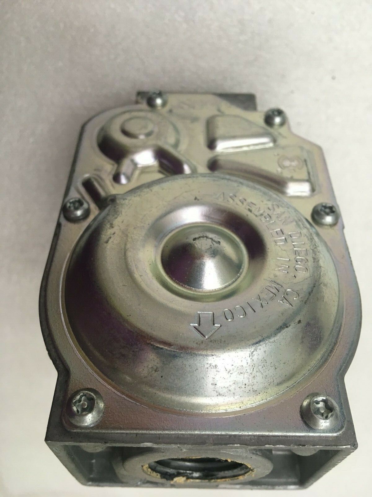 Honeywell VR8205S2395  Furnace Gas Valve 60-100394-02 used  #G79