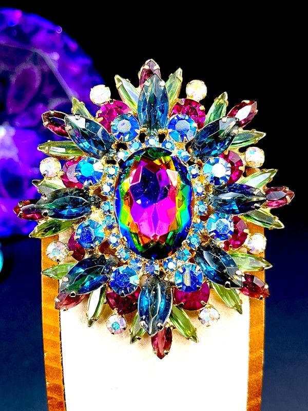 1964 JULIANA D&E HELIOTROPE WATERMELON RHINESTONE STATEMENT BROOCH