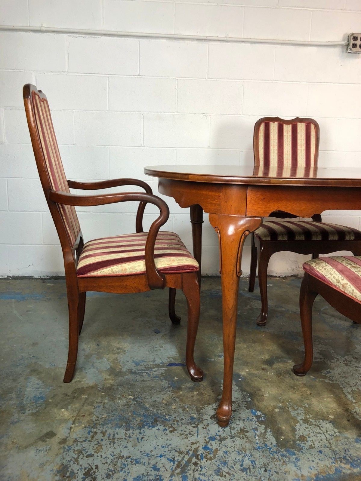 Beautiful Vintage Wooden Dining Table & Chair Set