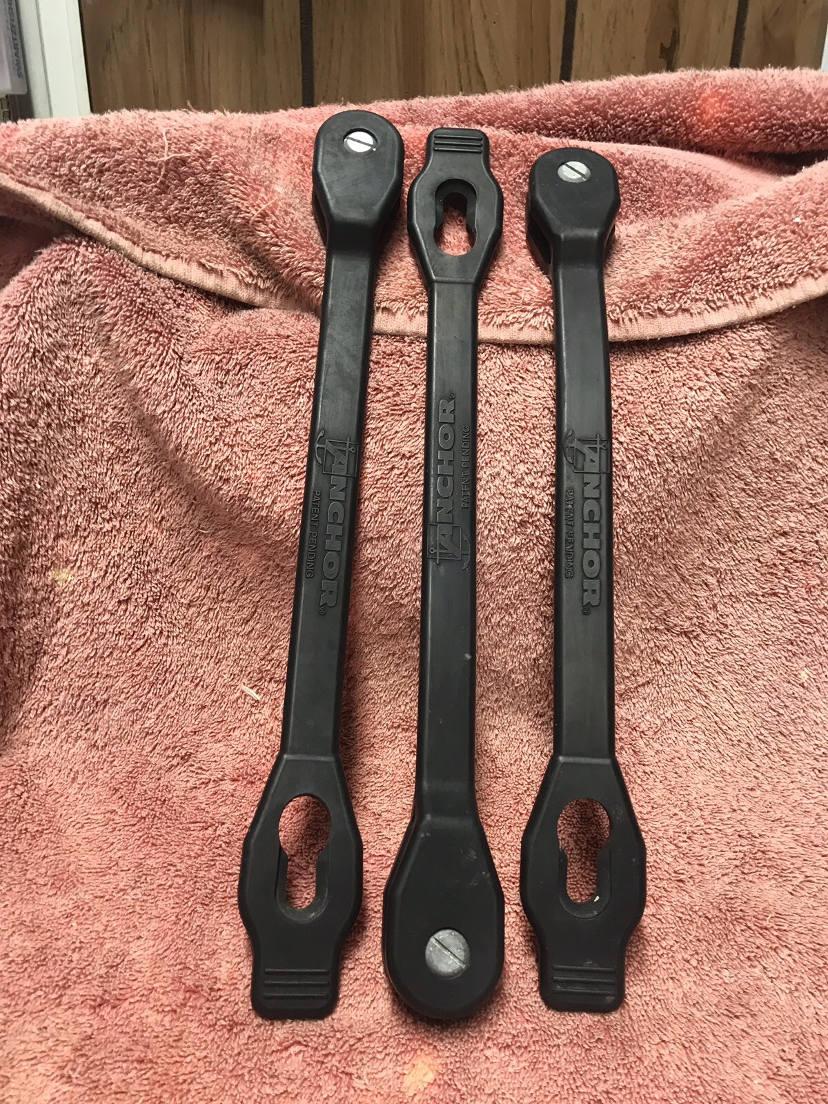 (12) ANCHOR INDUSTRIES RUBBER TIE HOOKLESS BUNGEE,12