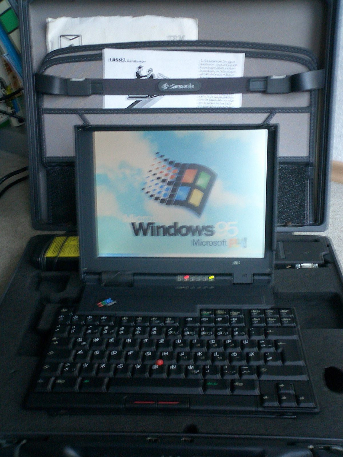 IBM Thinkpad220 イントロダクションビデオ VHS ThinkPad220 1993年 (IBM) Part1 | 古いハードに囲まれて since2011