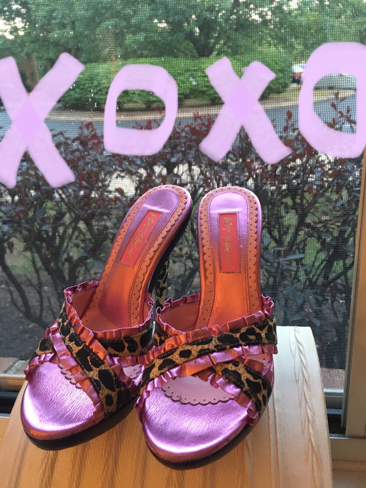 Betsey Johnson Vintage 7N Pink Metallic Ruffle And Leopard