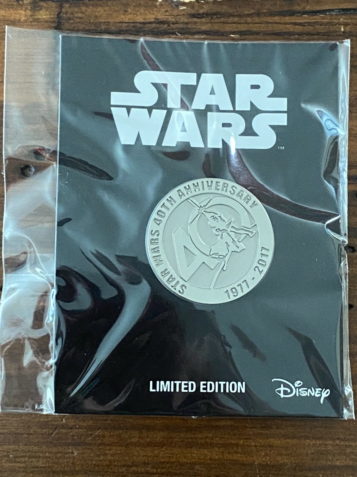 STAR WARS Silver 40th Anniversary Pin Limited Edition Sealed