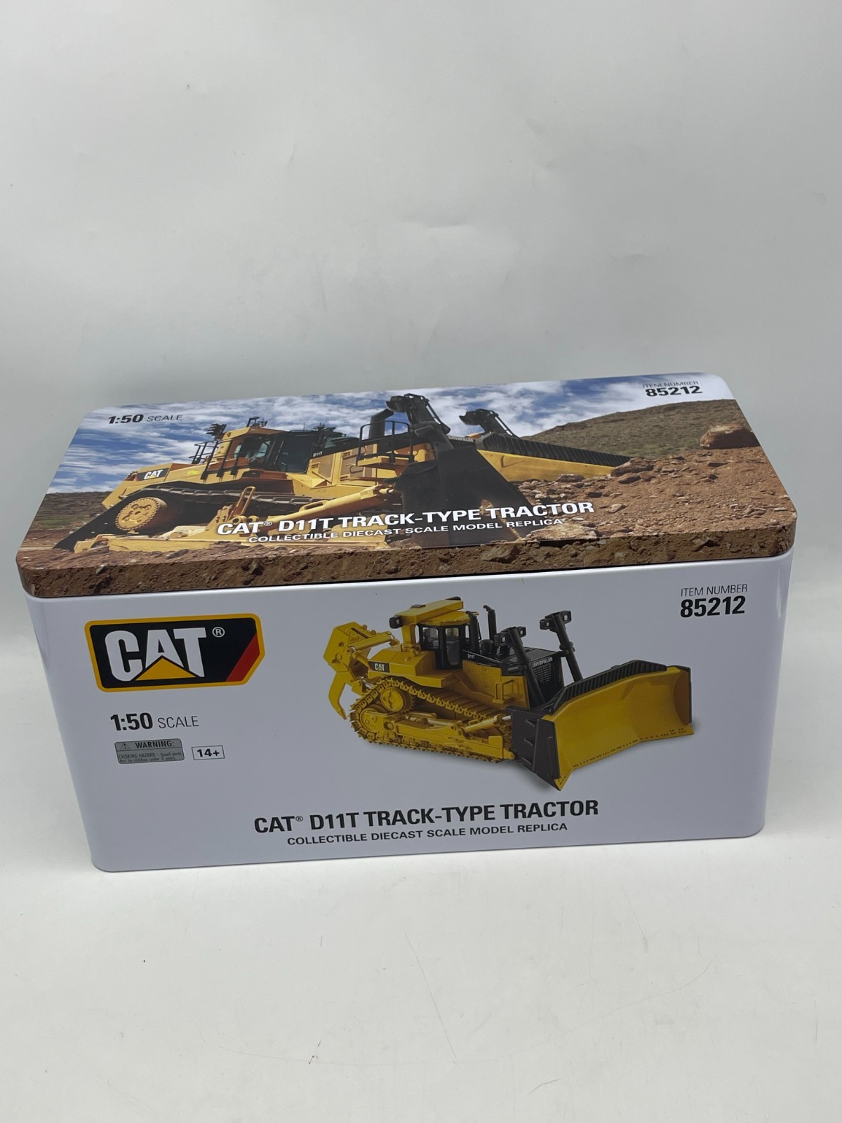 CAT D11T トラクター 1/50 スケール CAT D11T Track-Type Tractor 1:50 Scale Die Cast Model