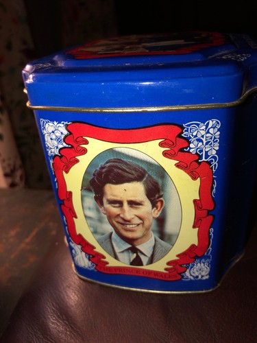 ROYAL WEDDING 1981 Lady Diana Prince Charles Commemorative Tea Tin England Blue