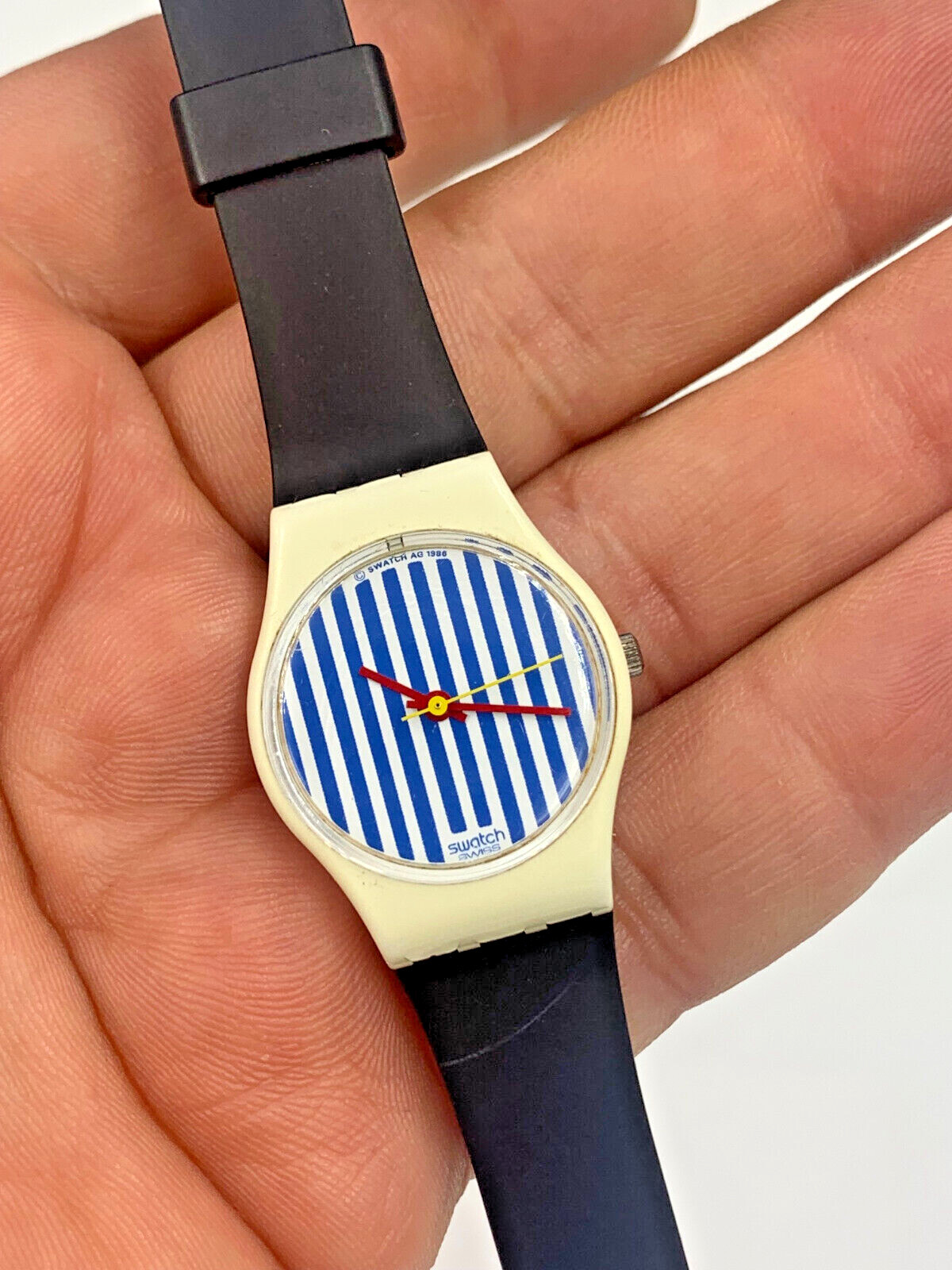 Swatch Watch Newport Two GW108 Ladies 25mm New Black Band Swatch Watch Newport Two GW108 Ladies 25mm New Black Band
