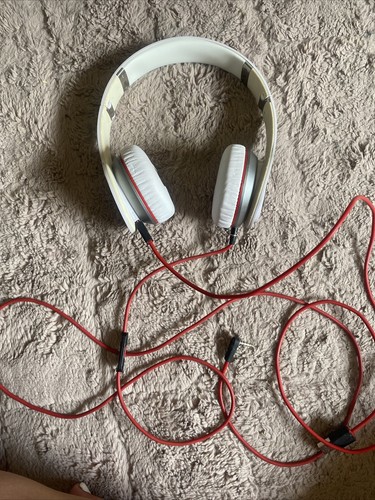 Beats by Dr. Dre Beats Solo 2 Wireless On-Ear Headphones Beats by Dr. Dre Beats Solo 2 Wireless On-Ear Headphones