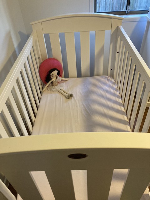 boori noosa cot bed