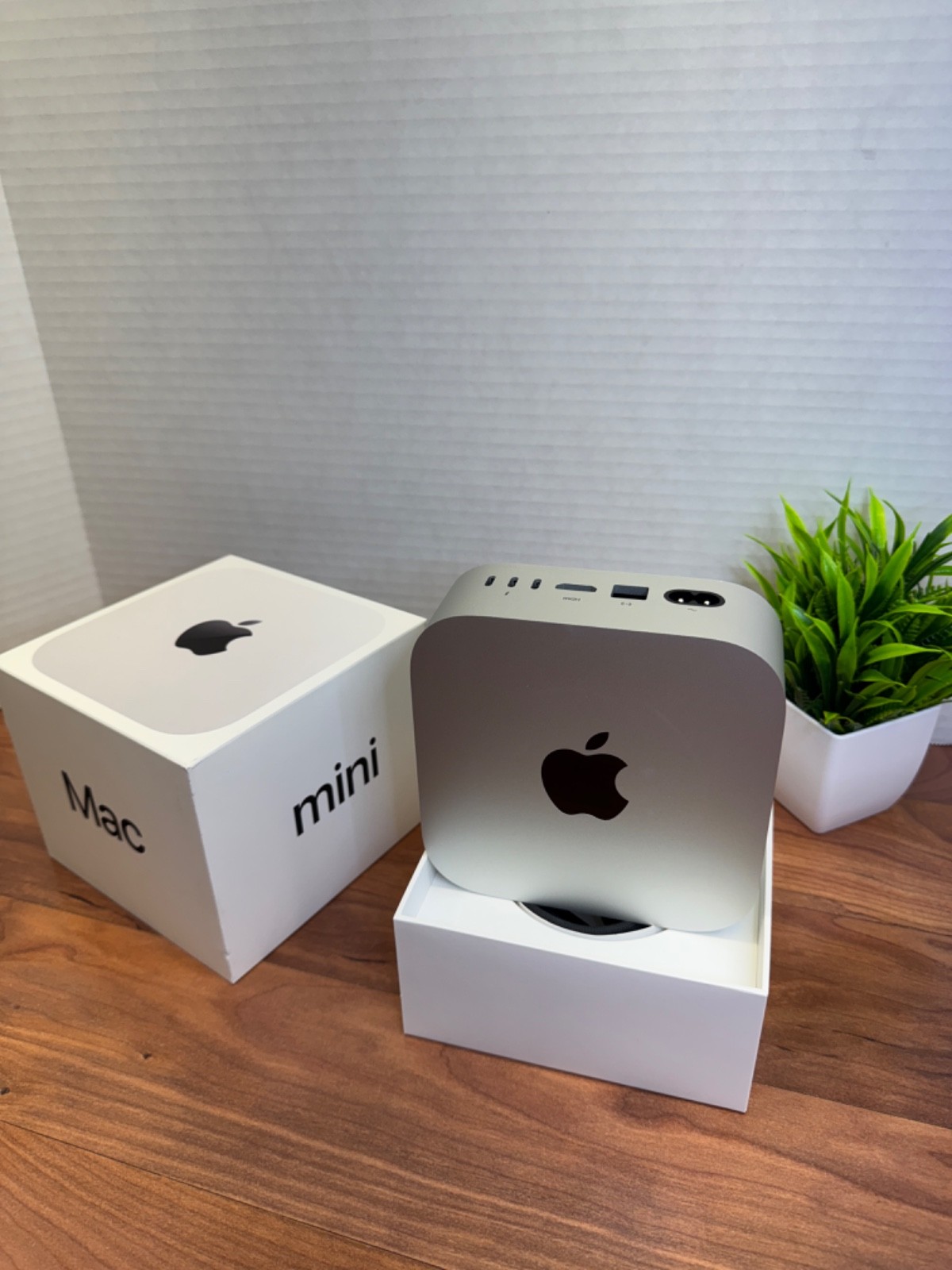 ほぼ新品。美麗Mac mini M4 RAM16/256GBキャリーセット ほぼ新品。美麗Mac mini M4 RAM16/256GBキャリーセット M4搭載