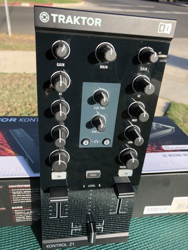 TRAKTOR KONTROL Z1 MIDI CONTROLLER NATIVE INSTRUMENTS AUDIO MIXER NMINT IN BOX