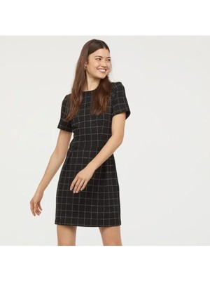 Женское черное платье-футляр H & M с коротким рукавом и круглым вырезом, которое можно носить на работу 8