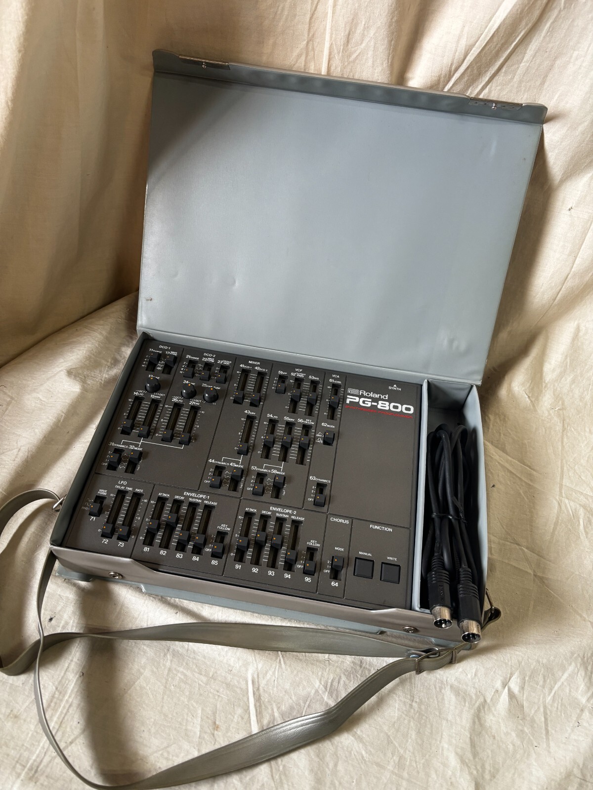 Roland／PG-800 Roland PG-800 Synthesizer Programmer w/ case, cable JX-8p